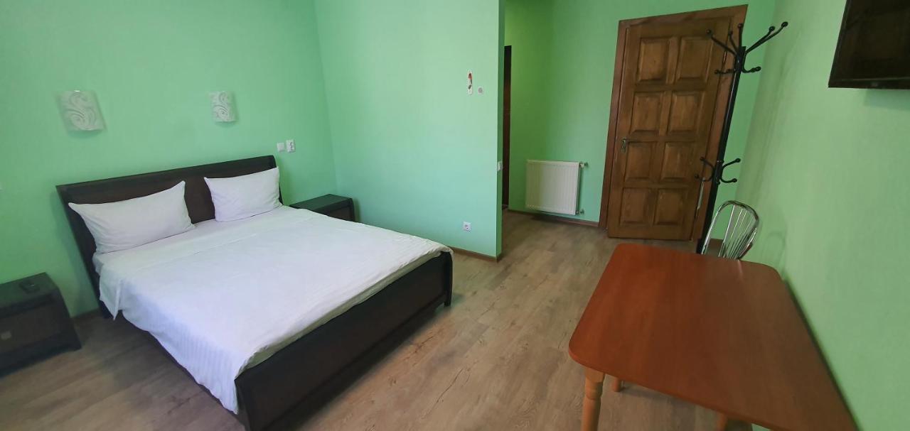 Luxor Inn & Suites Çernivtsi Dış mekan fotoğraf