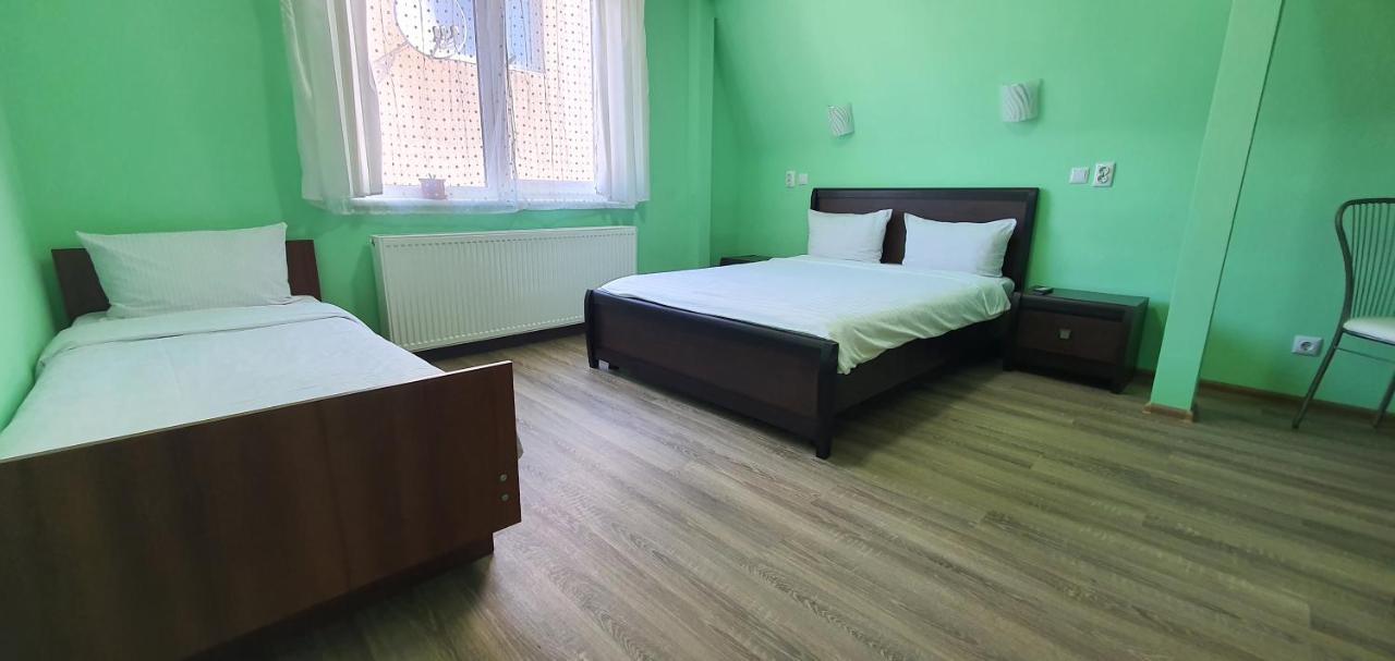 Luxor Inn & Suites Çernivtsi Dış mekan fotoğraf